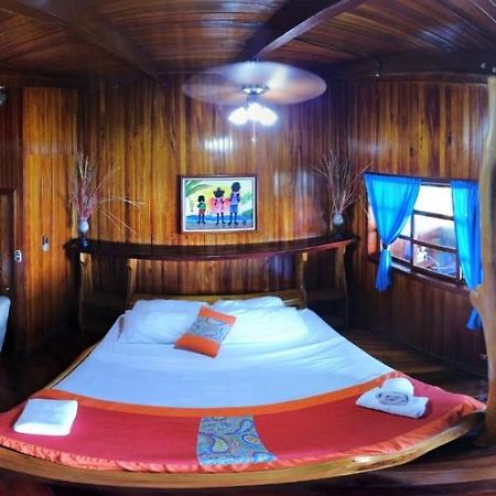 Hotel La Isla Inn Puerto Viejo de Talamanca Eksteriør bilde