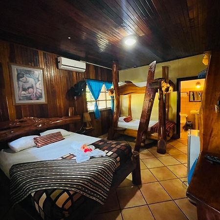 Hotel La Isla Inn Puerto Viejo de Talamanca Eksteriør bilde