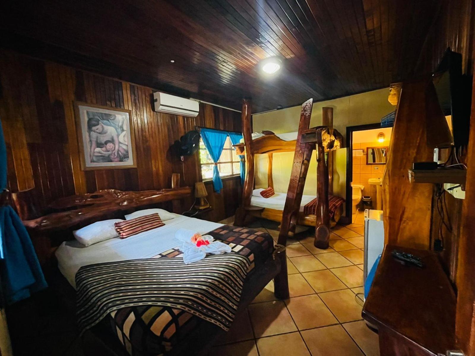 Hotel La Isla Inn Puerto Viejo de Talamanca Eksteriør bilde
