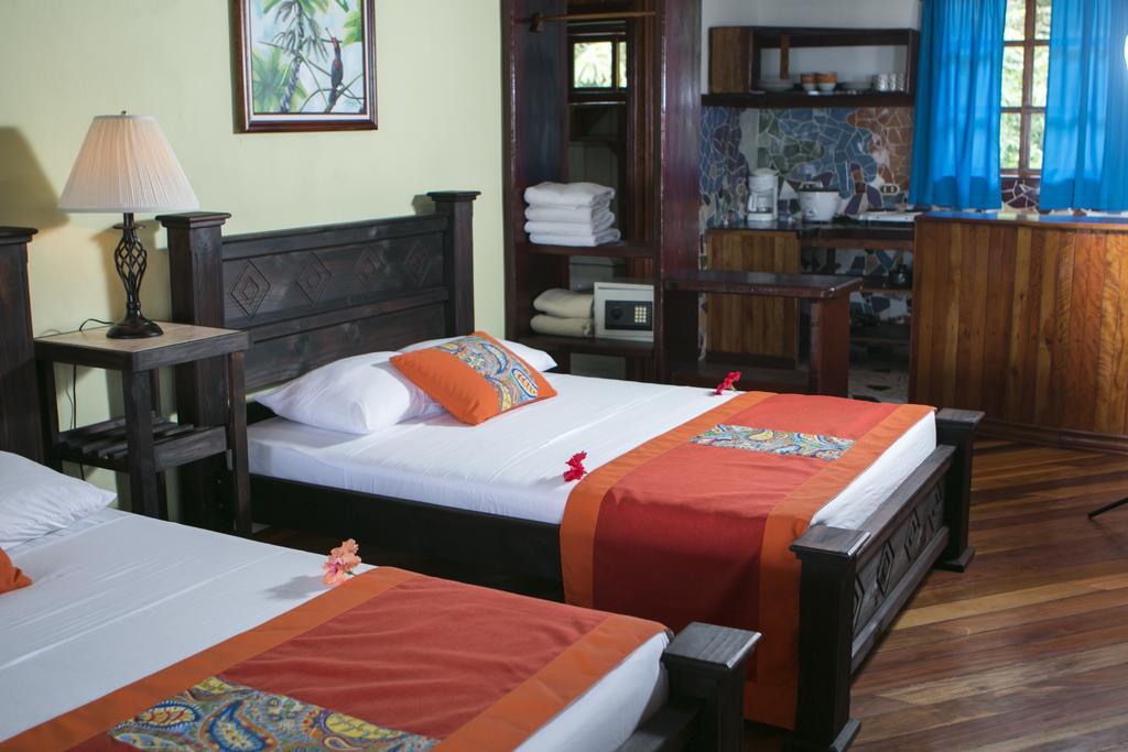 Hotel La Isla Inn Puerto Viejo de Talamanca Eksteriør bilde