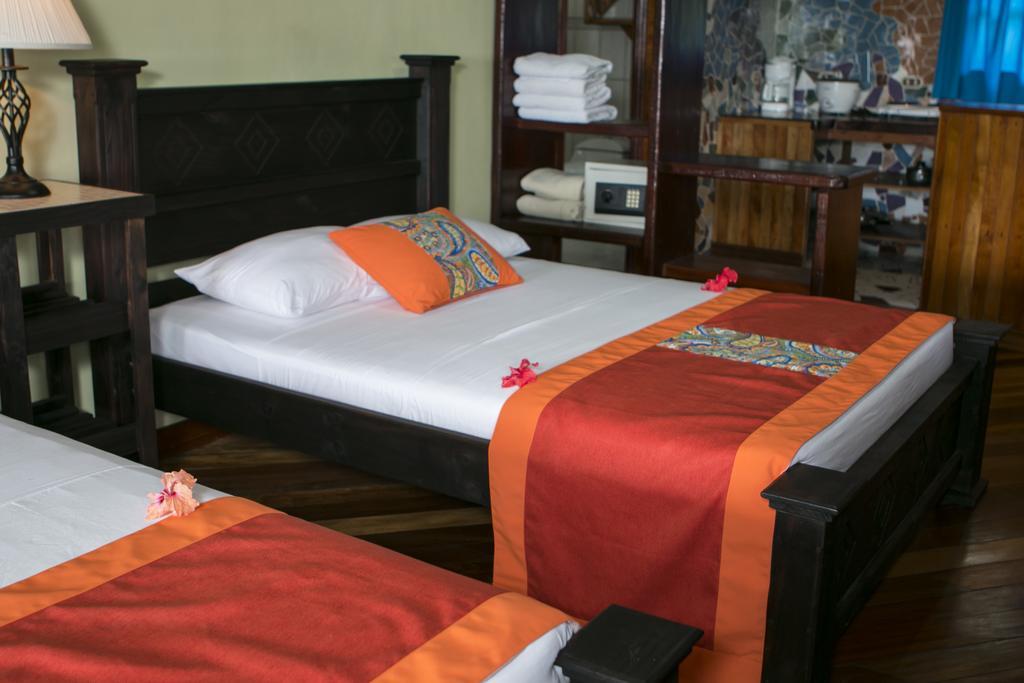 Hotel La Isla Inn Puerto Viejo de Talamanca Eksteriør bilde