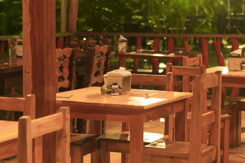 Hotel La Isla Inn Puerto Viejo de Talamanca Eksteriør bilde
